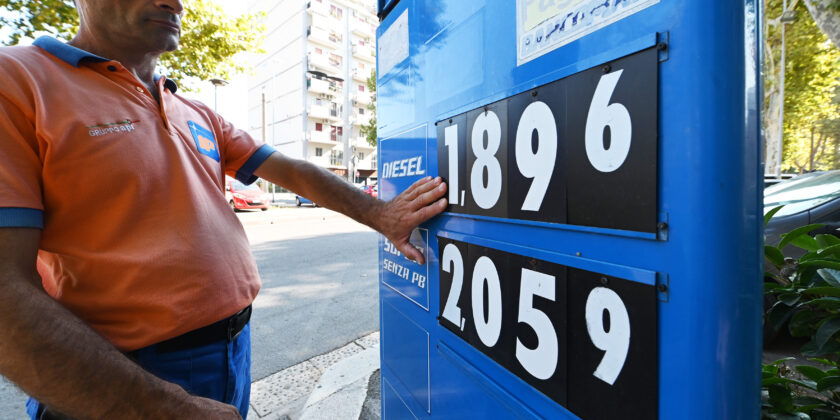 Caro benzina-Foto da imagoeconomica