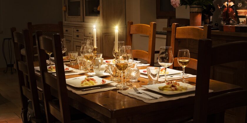 Cena last minute tra amici-Foto da pixabay.com