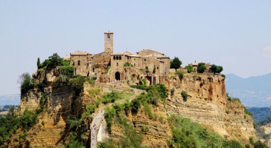 Civita di Bagnoregio-Autore Etienne (Li)-Foto da wikipedia