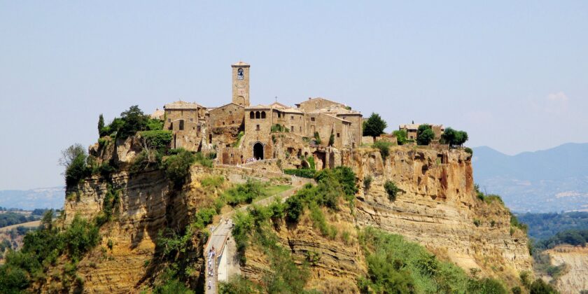 Civita di Bagnoregio-Autore Etienne (Li)-Foto da wikipedia