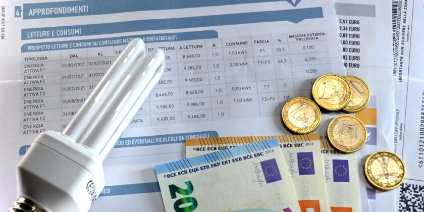 Come risparmiare sulla bolletta della luce-Foto da imagoeconomica