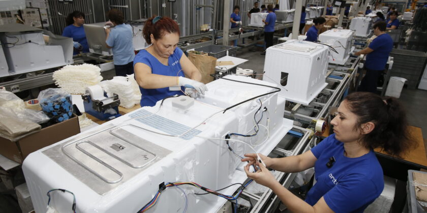 Dove producono le marche economiche di lavatrici, frigoriferi e forni-Foto da imagoeconomica