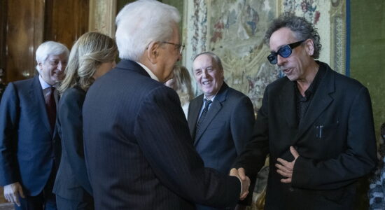 Il Presidente Mattarella con Tim Burton-Foto da imagoeconomica