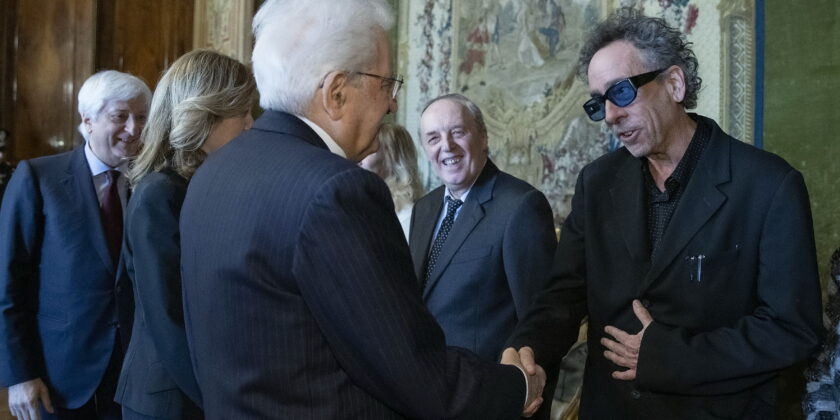 Il Presidente Mattarella con Tim Burton-Foto da imagoeconomica