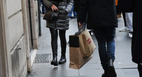 Il vestito che non passa mai di moda e di tendenza per tutto l'inverno-Foto da imagoeconomica