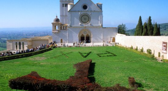La Basilica di San Francesco ad Assisi-Foto da imagoeconomica