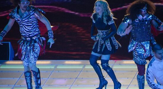 Madonna durante un concerto-Fonre Super Bowl 26- Autore Stephen Luke-Foto da wikipedia