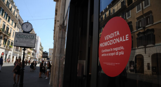 Occhio ai saldi Tommy Hilfiger per rinnovare il guardaroba-Foto da imagoeconomica