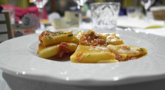 Paccheri con il sugo-Foto da pixabay.com