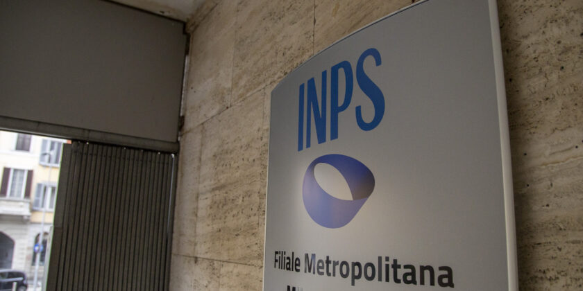 Pensioni di nuovo a 62 anni-ufficio INPS-Foto da imagoeconomica