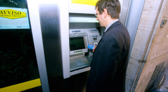 Postamat di BancoPosta-Foto da imagoeconomica