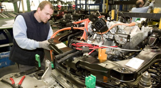 Quanto consuma un’auto ibrida-Foto da imagoeconomica