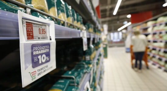 Quanto è necessario spendere per la spesa ogni settimana-Foto da imagoeconomica