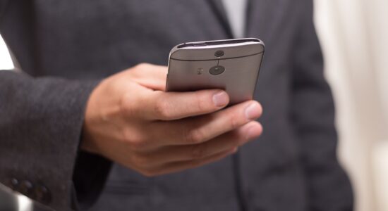 Truffa tramite un sms dal cellulare-Foto da pixabay.com
