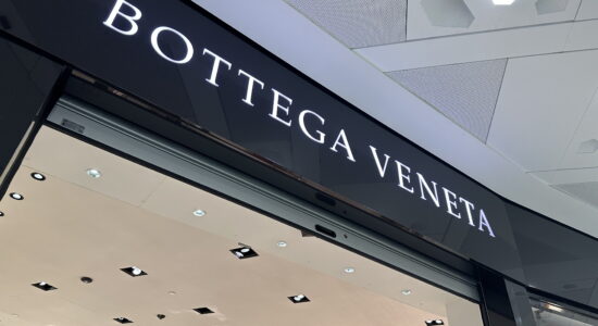 Tutti pazzi per questi favolosi orecchini di Bottega Veneta-Foto da imagoeconomica