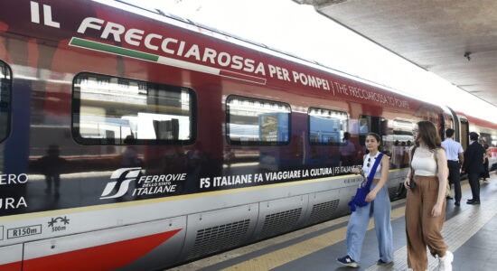 Viaggiare in treno-Foto da imagoeconomica