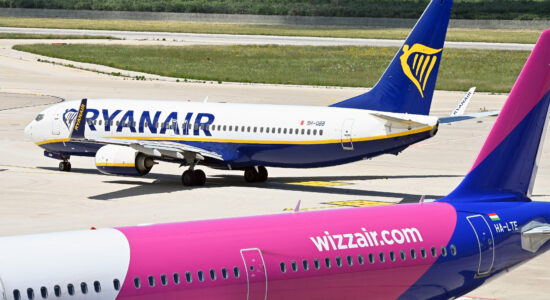 Volare con meno di 20 euro-Foto da imagoeconomica