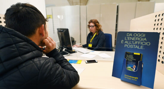 ll nuovo Buono delle Poste che promette interessi più alti-Foto da imagoeconomica