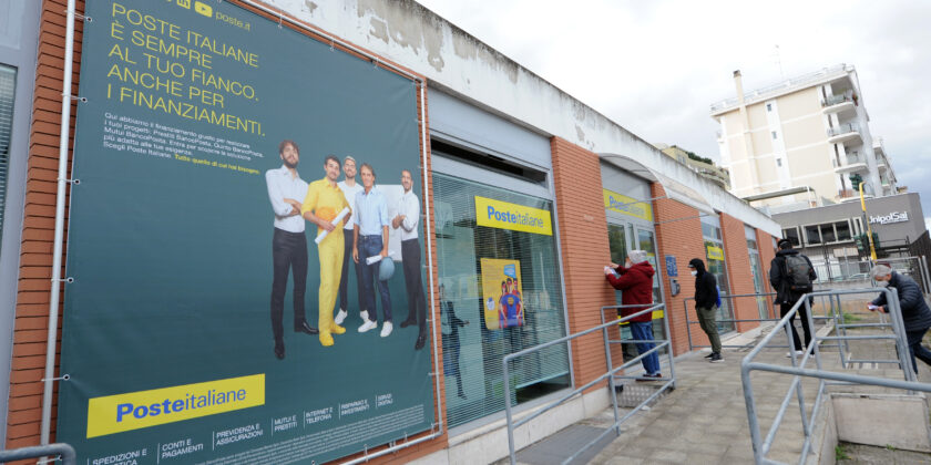 Attenzione perché da oggi alle Poste c’è un tasso di interesse del 4,00% annuo-Foto da imagoeconomica