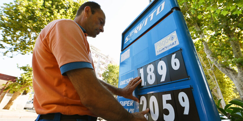 Benzina e gasolio scendono-Foto da pixabay.com
