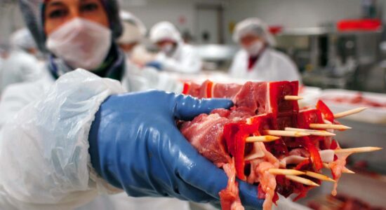 Come preparare degli spiedini favolosi con la ricetta più facile di sempre-Foto da imagoeconomica
