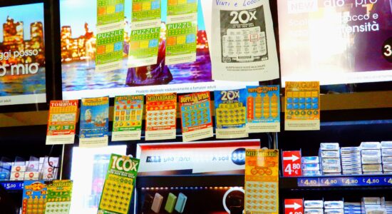 Gratta e Vinci e probabilità-Foto da imagoeconomica