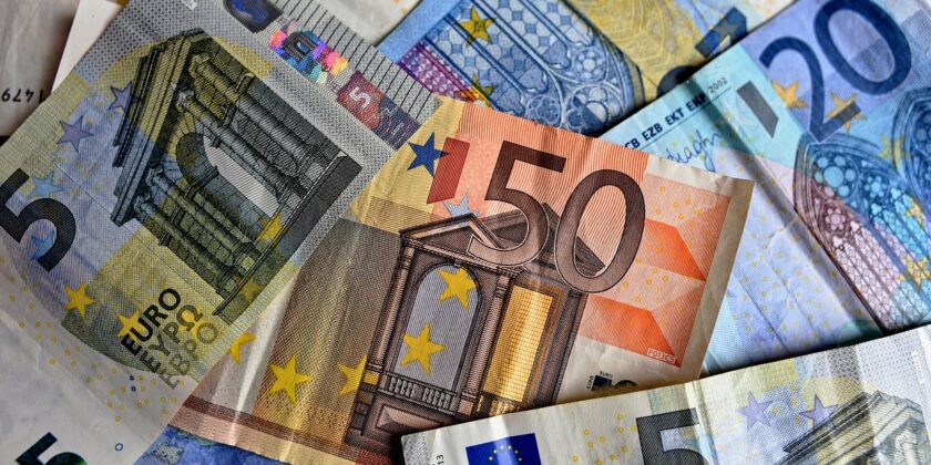 Grazie al rialzo dei tassi di interesse le banche faranno utili d’oro nel 2023-Foto da pixabay.com