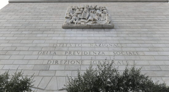 INPS e pensione provvisoria-Foto da imagoeconomica