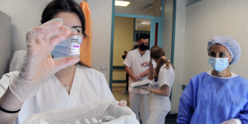Lavori che mancano in Italia-ambulatorio medico-Foto da imagoeconomica