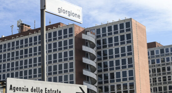 Molti chedono di cambiare le scadenze della rottamazione-Foto da imagoeconomica