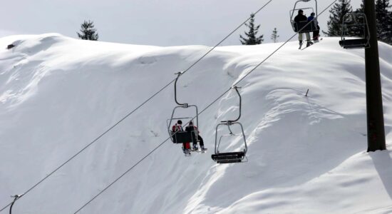Per chi ama sciare in arrivo la mazzata skipass-Foto da imagoeconomica