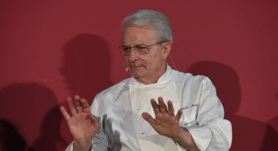 Quanto costa comprare il pandoro e il panettone di Iginio Massari-Foto da imagoeconomica