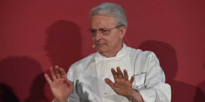 Quanto costa comprare il pandoro e il panettone di Iginio Massari-Foto da imagoeconomica