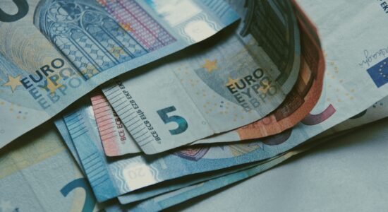 Settimana difficile per l'euro contro il dollaro
