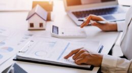 Condominio e amministratore, la relazione deve essere trasparente: ecco cosa succede se chi gestisce i conti non presenta i documenti